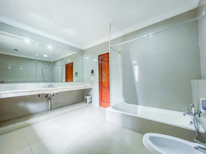Bathroom 5, The Kamalaya Hotel Garden & Wedding House, Bandung