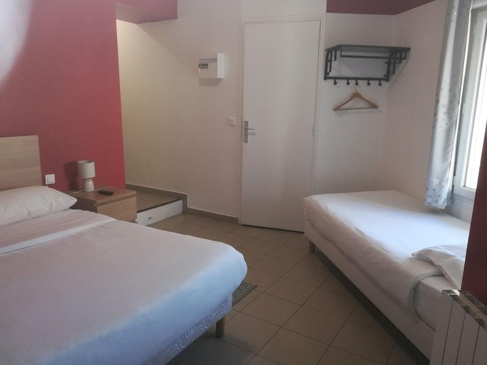 Bedroom 4, Hôtel Vauban, Seine-Saint-Denis