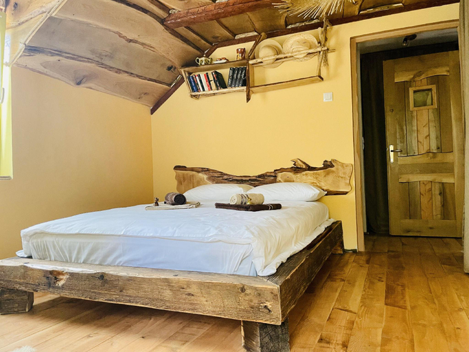 Bedroom 2, Viewtopia The Secret Land, Poieni