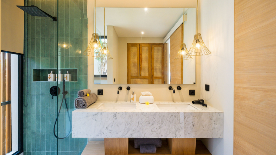 Bathroom 5, Loona Palm Villa Seseh 1 by Villa Finder, Badung