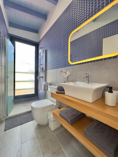 Bathroom 3, North Coast Apartments, Santa Cruz de Tenerife