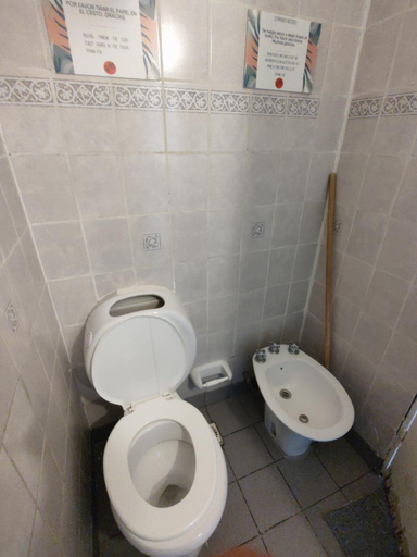 Bathroom 4, Hostal Vampaya, Capital