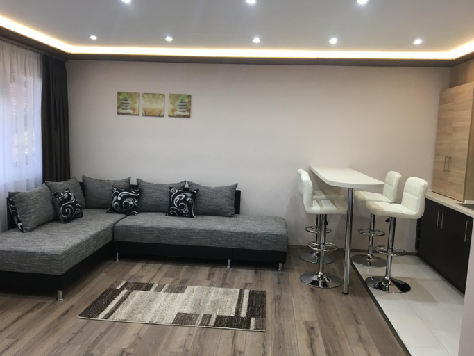 Others 5, F&M Apartman, Eger