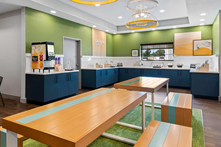 Food & Drinks 5, Spark by Hilton Wichita Falls, Wichita
