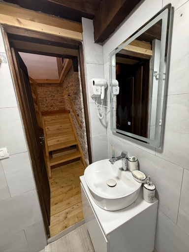 Bathroom 4, Old Town Guesthouse Guri, Beratit