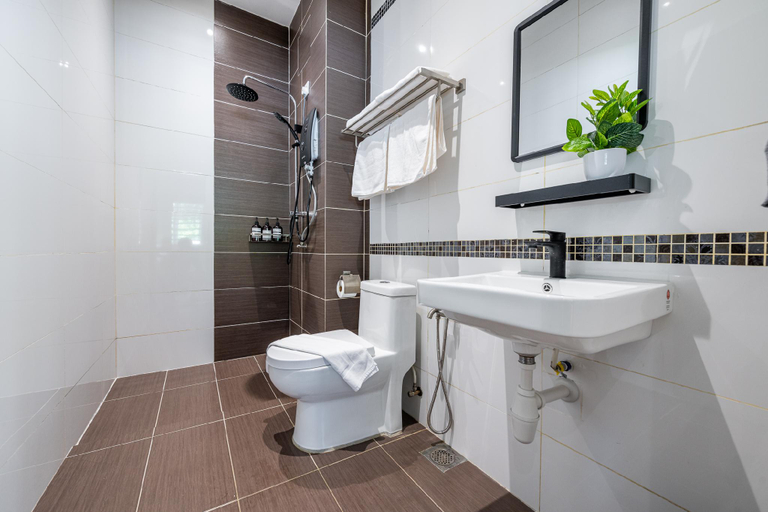 Bathroom 2, Muji Villa @ La Ferringhi Villa | 12 Pax | BRB, Penang Island