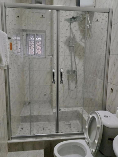Bathroom 4, Blooms Spot Hotel & Apartments, Port Harcourt