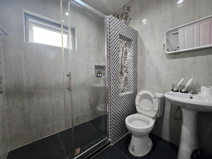 Bathroom 2, Peter House No balcony, Pattaya