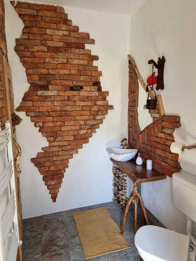 Bathroom 3, Viewtopia The Secret Land, Poieni