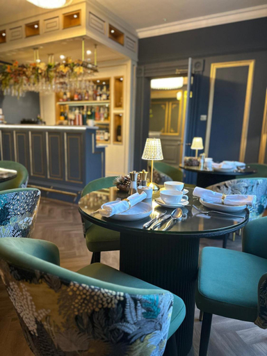 Food & Drinks 5, No.4 Carlton, Southampton
