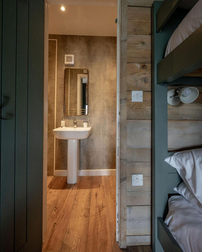 Bathroom, Llechwedd Glamping, Gwynedd