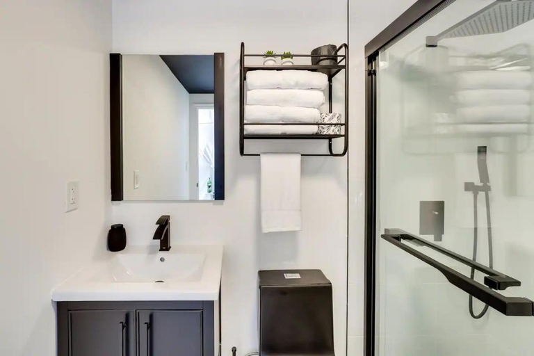 Bathroom, Unique Escapes, Sullivan