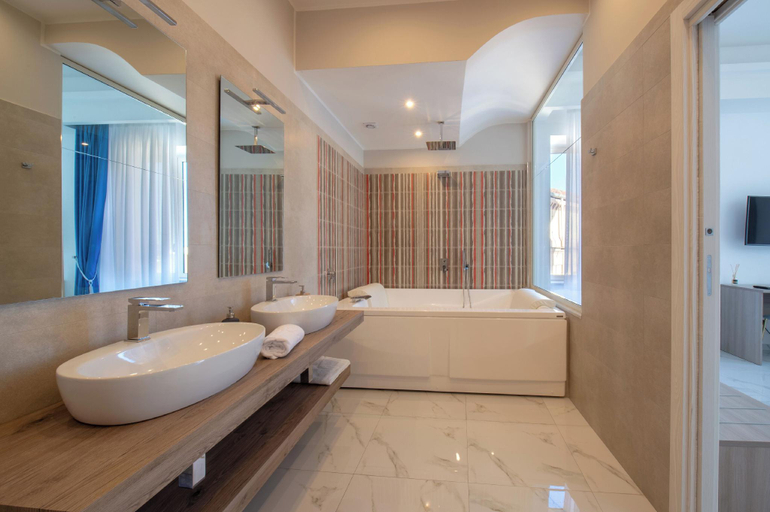 Bathroom 5, MAIN - Municipio, Napoli