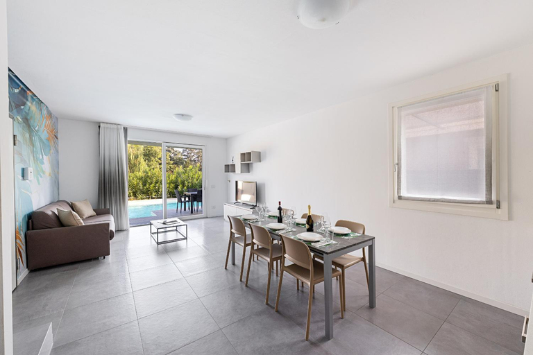 Others 5, Villa Prestige, Brescia