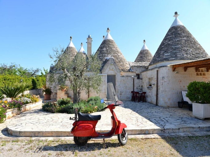 Others 4, Trulli in Valle dItra with Pool and Views, Brindisi