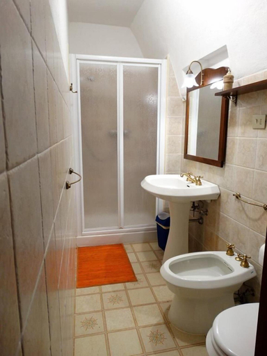 Bathroom 3, B&B Goriano Valli, L'Aquila