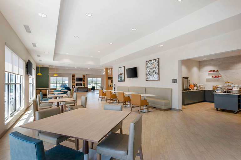 Food & Drinks 5, Comfort Suites - Richmond, Wayne