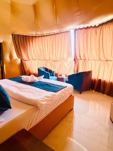 Bedroom 2, Al Qamar Luxury Hotel, Quaira