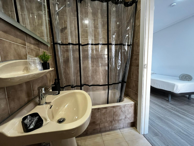 Bathroom 4, Puerto Principe PENSION, Cantabria
