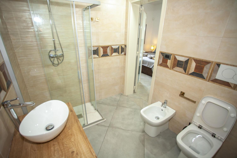 Others 4, B&B Machiavelli, Lecce