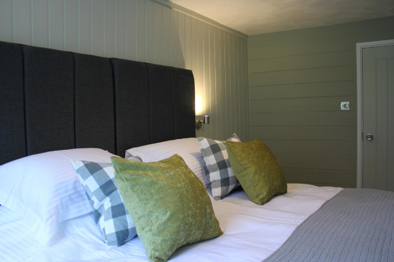 Others 3, The Five Pilchards Inn, Cornwall