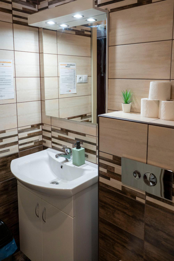 Bathroom 2, F&M Apartman, Eger