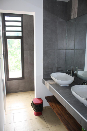 Bathroom 3, Marina Hotel Ambatoloaka, Diana