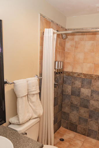Bathroom, Altos de Fontana by Macondo Collection, Managua