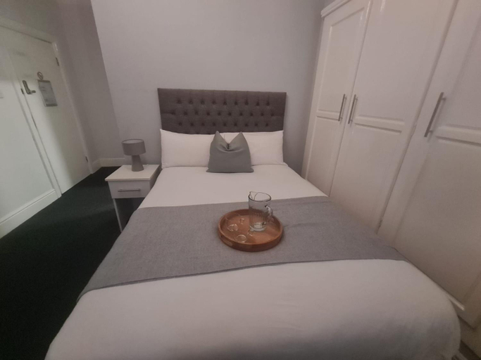 Others 5, Hotel 52, North Tyneside