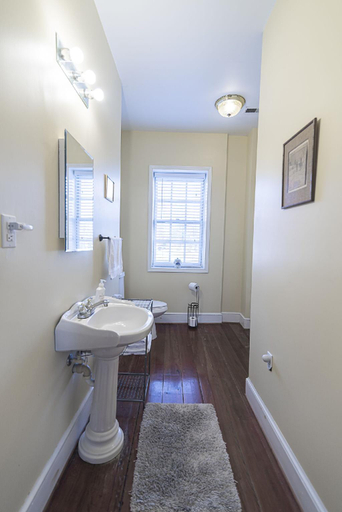 Bathroom 3, Light Horse Inn, Jefferson