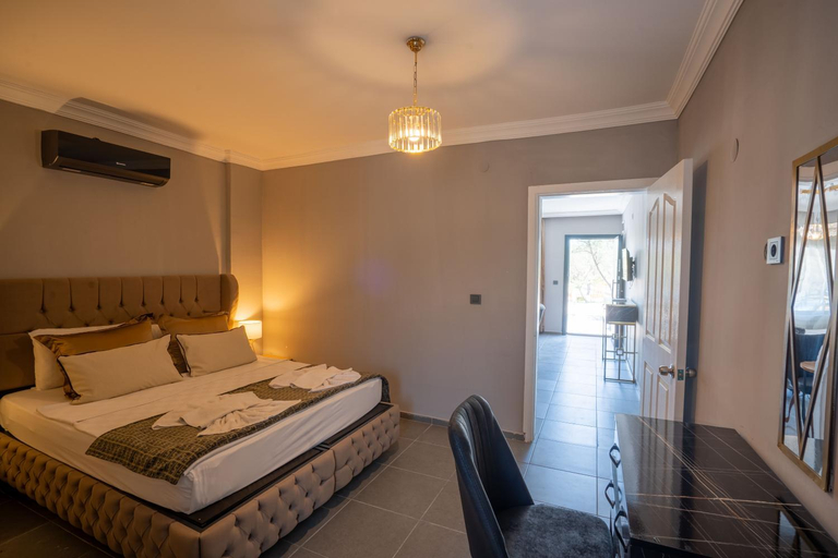 Bedroom 3, SİMLARDA AQUAPARK OTEL, Ayvalık