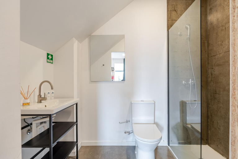 Bathroom 3, DesKanzo Guest House - Raul Doria, Porto