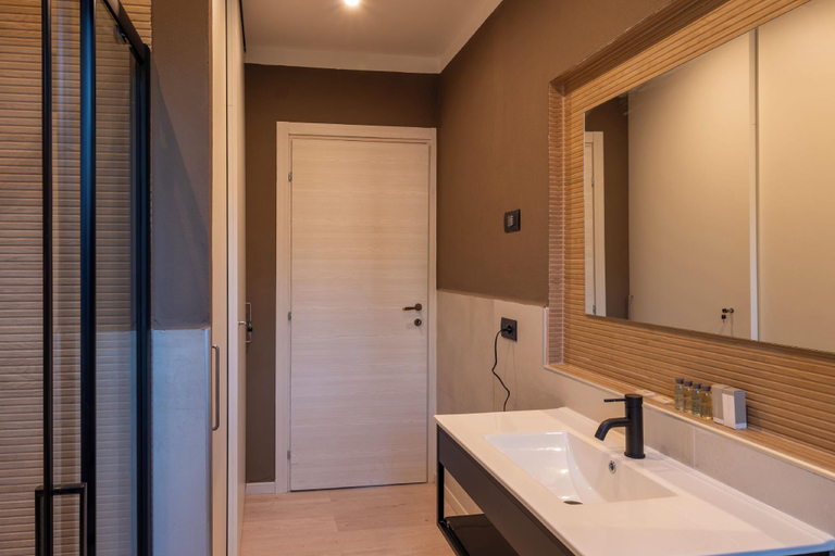 Bathroom 5, IL Corridore - Locanda Bistrò, Parma