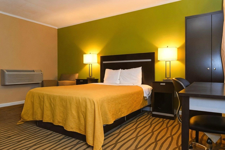Bedroom 2, Capital Inn and Suites, Rensselaer