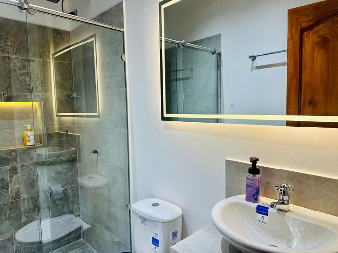 Bathroom 4, Hotel Jardin de Rosas, Jardín