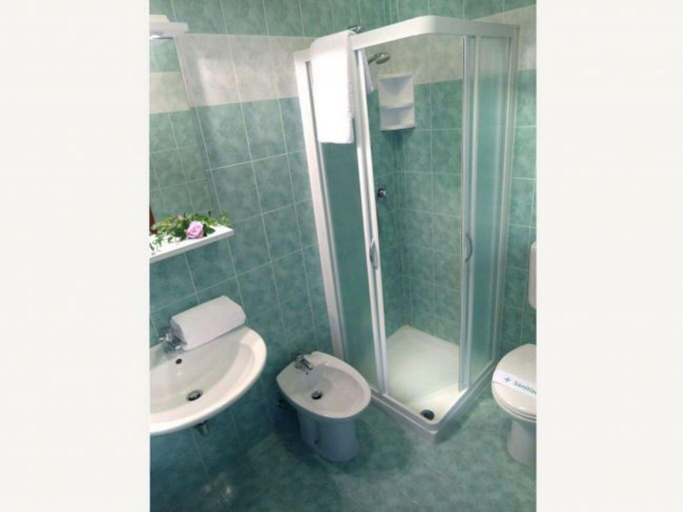 Bathroom, Quiet apartment in Bibione-Beahost, Venezia
