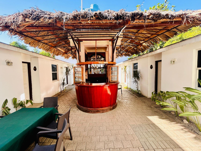 Others 5, Arawak Hotel, Léogâne