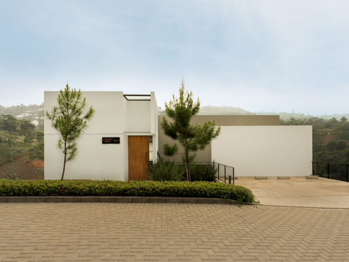 Exterior & Views 2, Dago Village Villa Serenity G10, Bandung