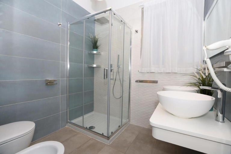 Bathroom 2, B&B in Villa Dei in Positano - Camere, Salerno