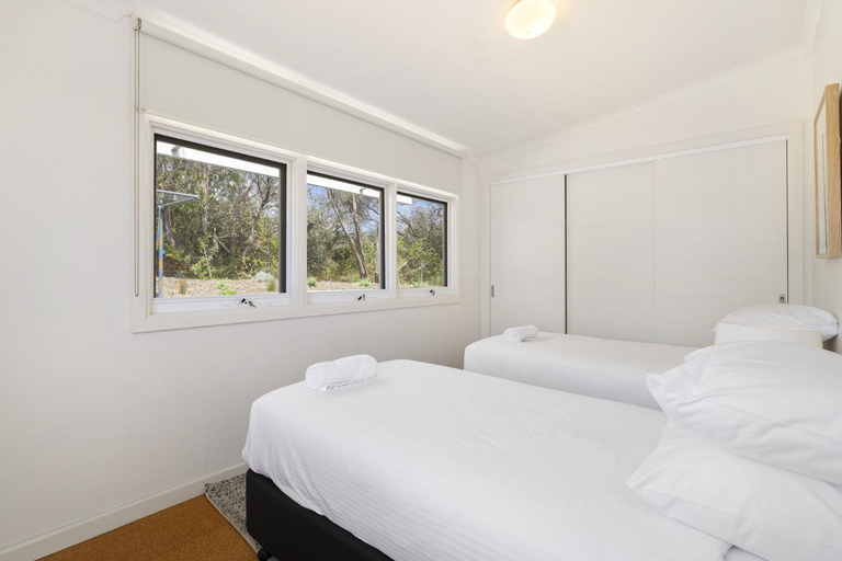 Bedroom 2, Spacious Coastal 4-bed Steps From the Sand, Melbourne