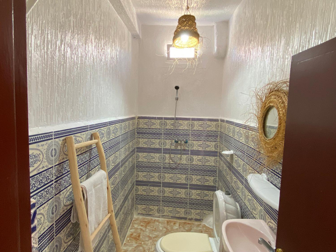 Bathroom 2, RED CARPET SURF CAMP, Agadir-Ida ou Tanane