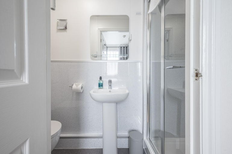 Bathroom 4, Blue Swallow, Cumbria