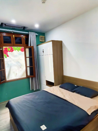 Bedroom 2, TV-Netflix STU 302 + Near Uncle Ho's Mausoleum, Ba Đình