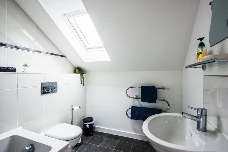 Bathroom 4, Passion Flower Cottage, Pembrokeshire