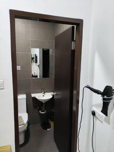 Bathroom 5, Comfort Pahlawan, Sibu