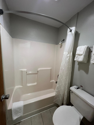 Bathroom 3, Deluxe Inn Nebraska City, Otoe