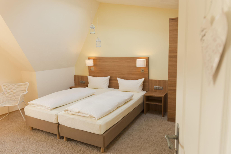 Bedroom 4, Hotel Mainblick Garni, Main-Spessart