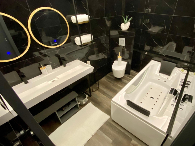 Bathroom 5, Domaine Valenquercy, Lot