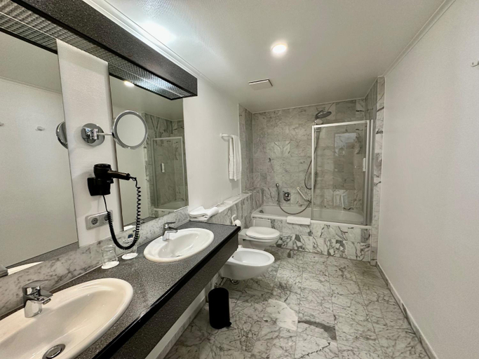 Bathroom 3, Hotel Residenz, Rhön-Grabfeld