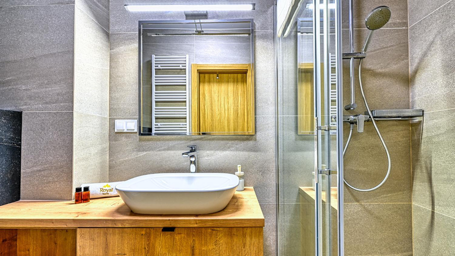 Bathroom 4, Apartamenty z basenem i saunami STONE HILL RESORT VIP Centrum by Royal Aparts, Jelenia Góra